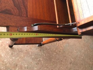 Escritorio de madera antiguo