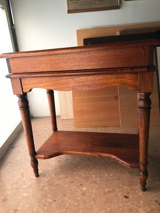 Escritorio de madera antiguo