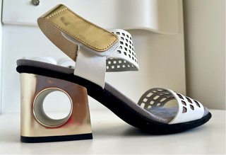 Sandalias Unisa Piel Doradas y Blancas