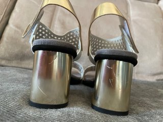 Sandalias Unisa Piel Doradas y Blancas