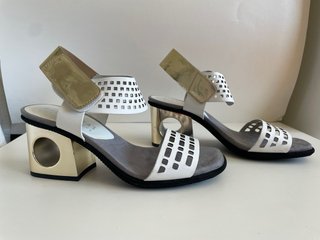 Sandalias Unisa Piel Doradas y Blancas