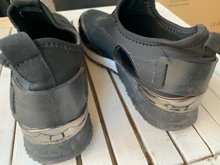 Zapatillas Sergio Todzi Talla 40 Mujer Negras