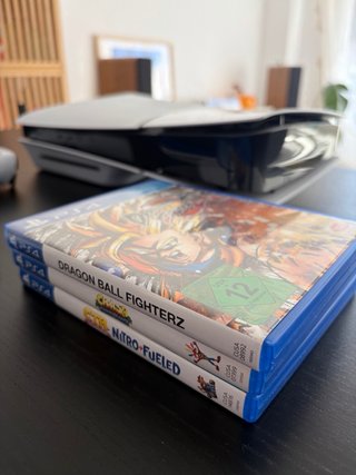 PS5 (1TB) + mando + 4 juegos (1 año uso)