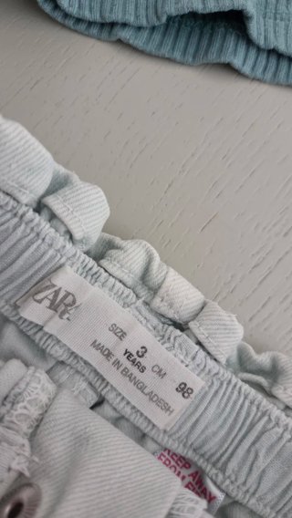 Lote 4 conjuntos: pantalones cortos y camisetas