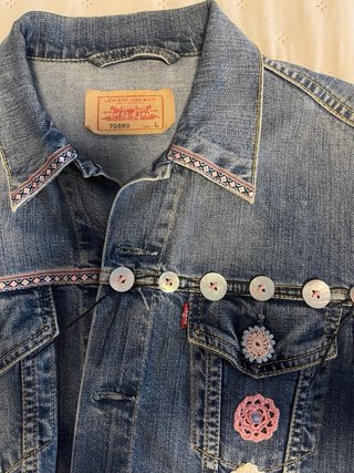 Chaqueta vaquera Levi's custom corazón lentejuelas