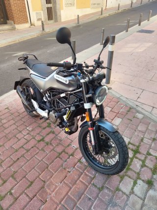 Husqvarna Svartpilen 125