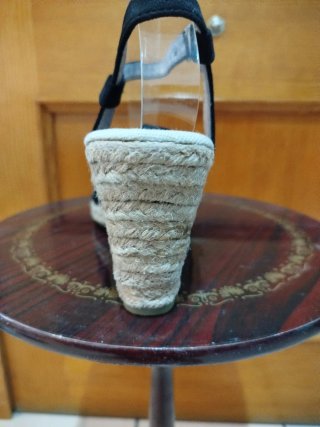 Sandalias cuña negras Talla 38 dispongo de más N