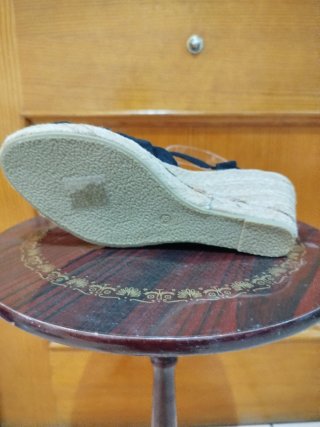 Sandalias cuña negras Talla 38 dispongo de más N