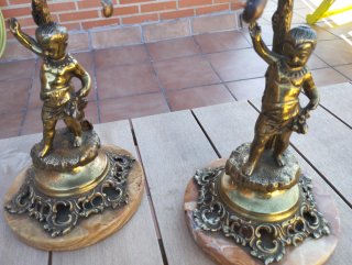 Pareja Candelabros Bronce Figuras Niños