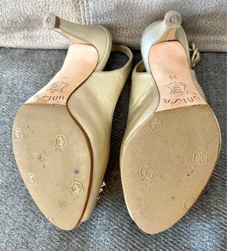Zapatos Unisa dorados T36 piel pedrería
