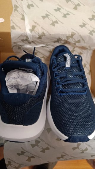 2 pares de zapatillas Under Armour a estrenar.