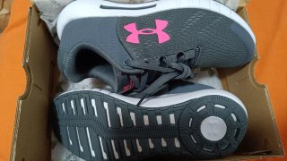 2 pares de zapatillas Under Armour a estrenar.
