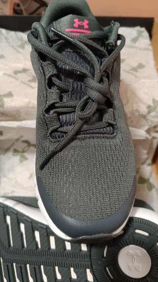 2 pares de zapatillas Under Armour a estrenar.
