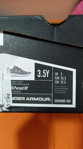 2 pares de zapatillas Under Armour a estrenar.
