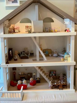 Casa de muñecas grande de madera