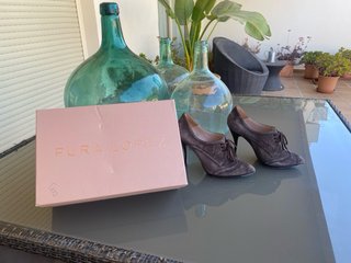 Zapatos de tacón Pura López marrones