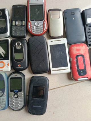 Lote di vecchi cellulari 20 da vedere tutte le foto
