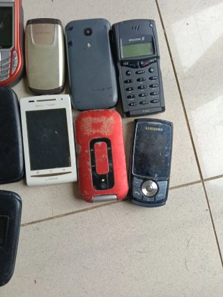 Lote di vecchi cellulari 20 da vedere tutte le foto