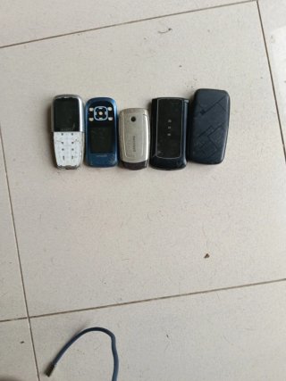 Lote di vecchi cellulari 20 da vedere tutte le foto