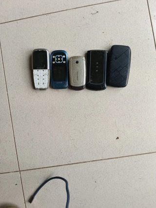 Lote di vecchi cellulari 20 da vedere tutte le foto