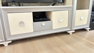 Mueble de salón TV beige y plata