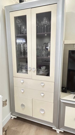 Mueble de salón TV beige y plata
