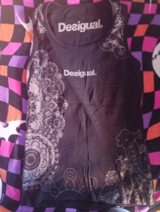 Camiseta Desigual Negra Estampada