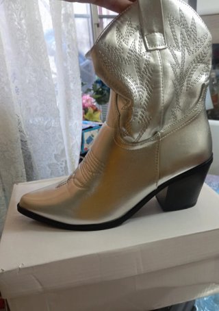 Botas plateadas de tacón
