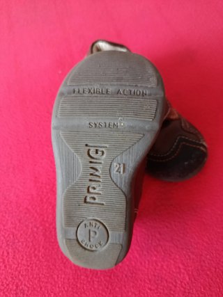 Botines marrones y negros para bebé