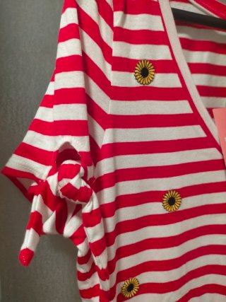 Camiseta Naf Naf Rayas Rojas y Flores