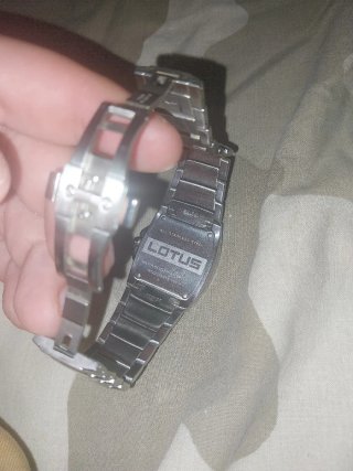 Reloj Lotus Negro y Plateado
