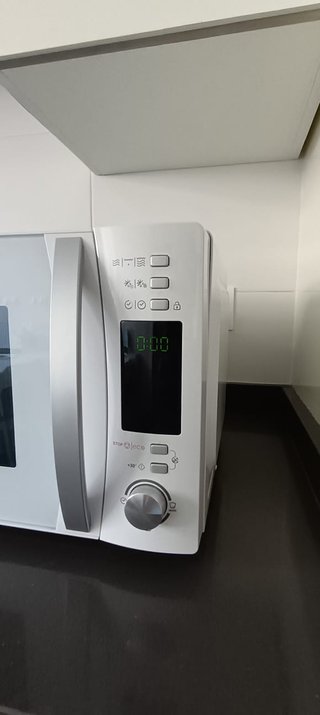 Microondas con Grill Candy ag720csz (CMXG20DW)