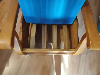 Sillón tela azul y madera