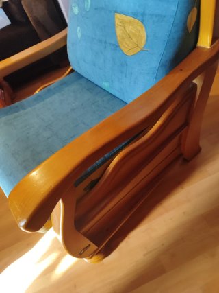 Sillón tela azul y madera