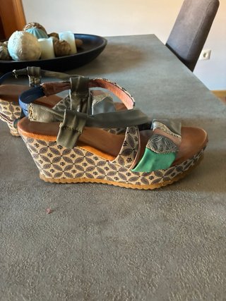 Sandalias de cuña multicolor