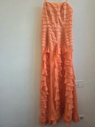 Vestido de fiesta color Naranja suave con volante
