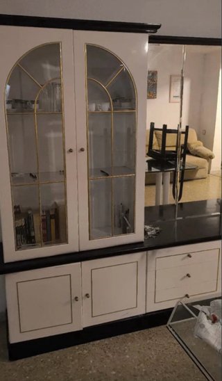 Mueble de salón blanco y negro