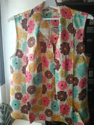 Blusa sin mangas vintage floral