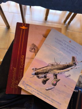 Lote de 2 libros  de temática aeronáutica