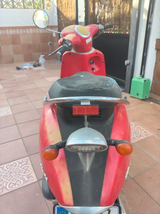 Daelim Besbi 125 Roja Scooter