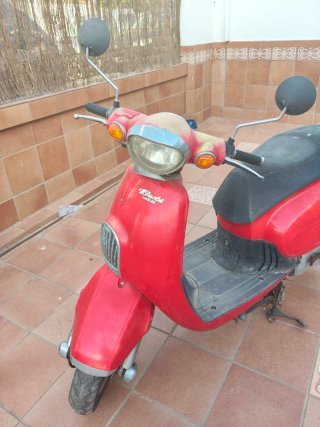 Daelim Besbi 125 Roja Scooter