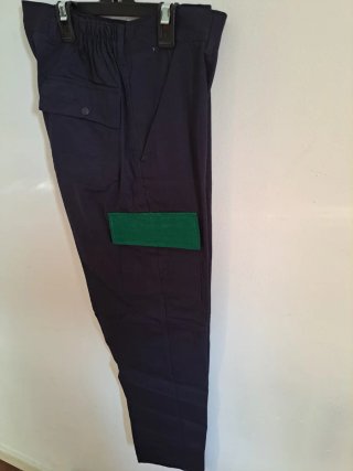 Pantalón de trabajo azul con detalle verde