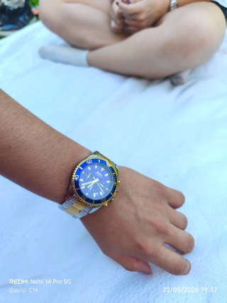 Reloj BIDEN estilo submarino azul y dorado