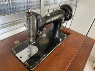 Máquina de coser antigua SIGMA