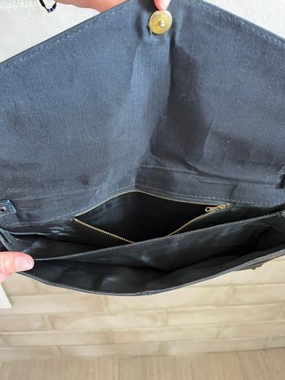 Bolso de piel tipo sobre negro. Perfecto estado.