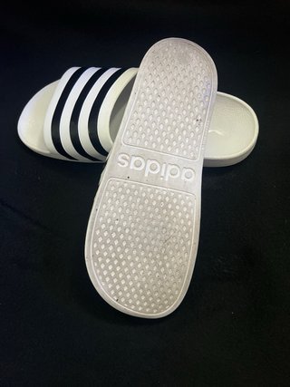Chanclas Adidas Blancas y Negras