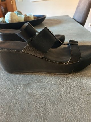 Sandalias de cuña negras