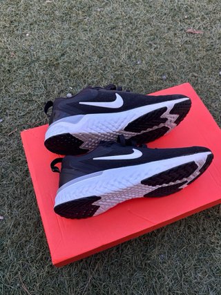 Zapatillas Nike Negras y Blancas