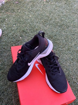 Zapatillas Nike Negras y Blancas