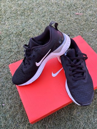 Zapatillas Nike Negras y Blancas